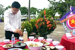 Mâm cơm cúng các Anh hùng liệt sĩ hy sinh tại Đền tưởng niệm liệt sĩ Trung đoàn 88, xã Vĩnh Châu, tỉnh Tây Ninh (ẢNH: QUANG VINH)