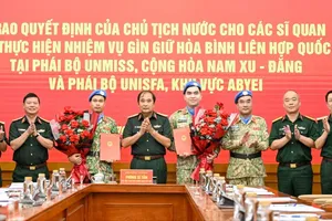 Trao quyết định cho 2 sĩ quan thực hiện nhiệm vụ gìn giữ hòa bình Liên hợp quốc