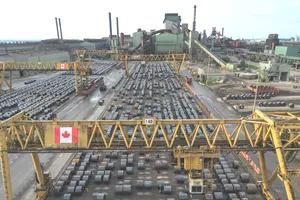 Sản phẩm thép cuộn tại Nhà máy thép Hamilton ArcelorMittal Dofasco (Canada) (ẢNH: GETTY IMAGES)