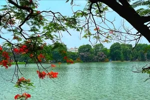 Hồ Gươm Hà Nội. Ảnh: NGỌC YẾN