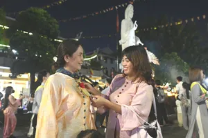 Người dân về chùa cầu an, trọn vẹn đạo hiếu mùa Vu Lan
