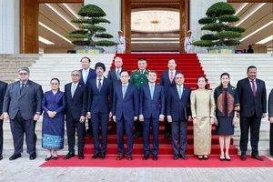 Thủ tướng Lê Minh Hưng tiếp Đại sứ, Đại biện các nước ASEAN tại Việt Nam, chiều 27-8. Ảnh: VIẾT CHUNG