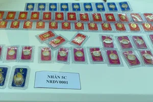 Giá vàng ngày cuối tuần giảm mạnh. Ảnh: NHUNG NGUYỄN
