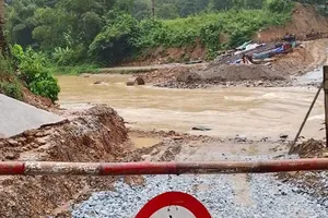 Mưa lớn gây ngập, sạt lở, chia cắt nhiều bản làng ở Nghệ An. Ảnh Đức Hải