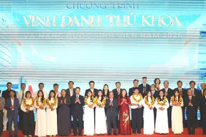 Đại học Đà Nẵng vinh danh thủ khoa. Ảnh: XUÂN QUỲNH