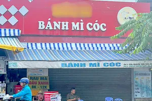 Cơ sở 1 của "Bánh mì cóc B." trên đường Nguyễn Thái Sơn (phường Hạnh Thông, TPHCM) ngưng hoạt động sau khi xảy ra vụ nghi ngộ độc thực phẩm. Ảnh chụp sáng 8-11. 