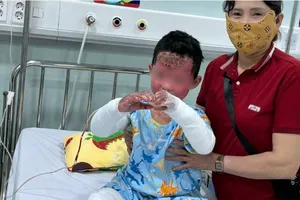 Giành giật mạng sống cho bé trai trong vụ cháy nhà ở Gia Lai 