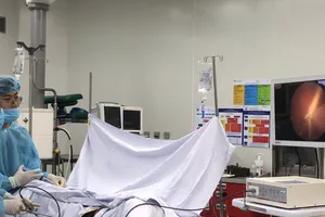 Làm theo video để tìm cảm giác lạ, nam sinh 16 tuổi nhập viện