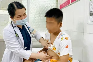 Vụ hàng loạt học sinh TPHCM nghi ngộ độc: Ca bệnh vẫn tăng cao 