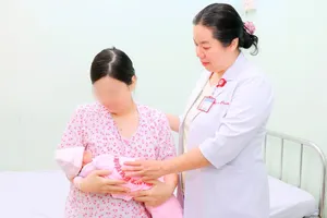 Phẫu thuật trong đêm cắt khối u hơn 1kg, cứu mẹ con sản phụ 