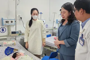 Phó Chủ tịch nước Võ Thị Ánh Xuân thăm và tặng quà bệnh nhi tại TPHCM 