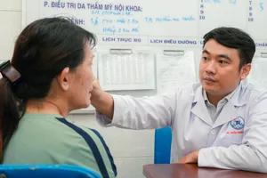 Gặp biến chứng thẩm mỹ, người phụ nữ "tá hoả" khi cơ sở làm đẹp đã đóng cửa