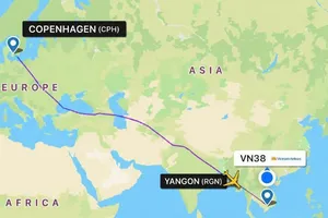 Em bé chào đời trên chuyến bay đến TPHCM nhờ ê-kip "dã chiến"