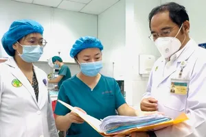 Phẫu thuật khẩn cứu bé trai phù não sau vài ngày sốt