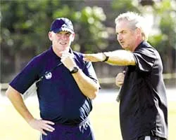 Ghi lại chuyện tai nghe mắt thấy