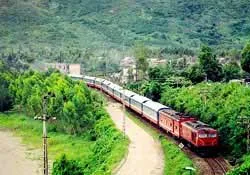 Nên tách quản lý kết cấu hạ tầng với kinh doanh vận tải đường sắt?