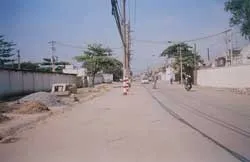 Vướng trụ điện, đường chưa thông