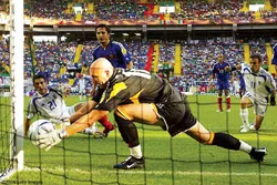 Santini: "Cầu thủ đã phản bội tôi"