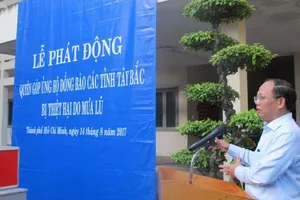Đồng chí Tất Thành Cang, Ủy viên Trung ương Đảng, Phó Bí thư Thường trực Thành ủy phát động đóng góp ủng hộ đồng bào các tỉnh miền núi phía Bắc bị thiệt hại do cơn lũ gây ra