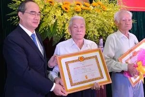 Phát huy truyền thống cách mạng, xây dựng quê hương 18 thôn vườn trầu giàu đẹp