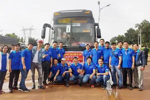 Thăm, tặng quà, giao lưu với đồng bào, chiến sĩ tuyến biên giới Việt Nam - Campuchia    