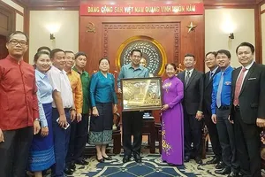 Đoàn đại biểu Đoàn Thanh niên Nhân dân Cách mạng Lào thăm TPHCM