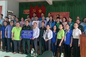 Trao kinh phí máy lọc nước cho Đồn Biên phòng Đắk Ơ, huyện Bù Gia Mập