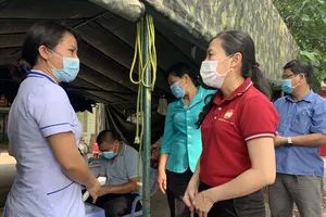 Ủy ban MTTQ Việt Nam TPHCM thăm, động viên các chốt trạm phòng, chống dịch Covid-19    