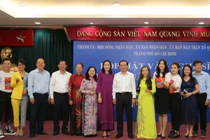 Lãnh đạo TPHCM họp mặt văn nghệ sĩ mừng Xuân, mừng Đảng năm 2022    