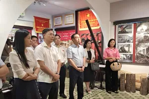 Đoàn khảo sát thực tế tại Bảo tàng Biệt động Sài Gòn - Gia Định