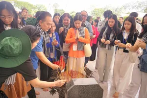 Sinh viên Lào và Campuchia đang học tập tại TPHCM “Về đất Sen Hồng”