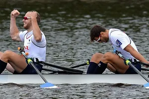Hugo Boucheron và Matthieu Androdias (Pháp) thiết lập thành tích 6 phút 10 giây 45 ở nội dung thuyền đôi nam mái chèo đôi