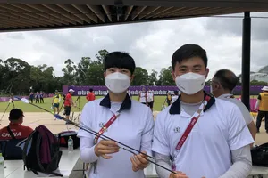 An San và Kim Je-deok đã tặng mũi tên cùng đồng phục thi đấu cho Bảo tàng Olympic