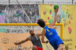 Đội tuyển bóng ném bãi biển nam Việt Nam đánh bại Oman tại giải Vô địch châu Á 2022. Ảnh: AHF