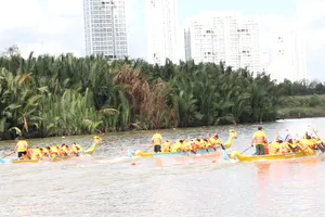 Đua thuyền đã trở thành điểm nhấn nổi bật cho hoạt động thể thao TPHCM. Ảnh: NGUYỄN ANH