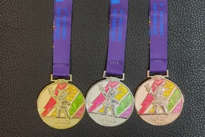 Bộ huy chương SEA Games 31 có một mặt in nổi hình linh vật sao la.