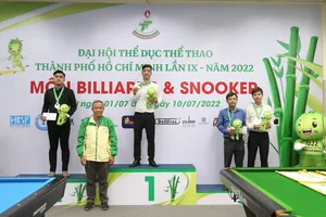 Các cơ thủ của quận 1 chiếm ưu thế ở môn billiards và snooker Đại hội thành phố lần thứ 9. Ảnh: NGUYỄN ANH
