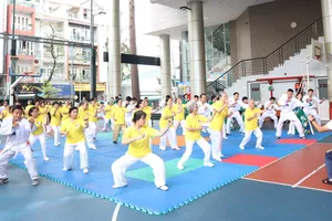 Các thành viên của CLB Thái Cực Đông Gia đã có buổi giao lưu ý nghĩa cùng CLB võ thuật Công an TPHCM. Ảnh: NGUYỄN ANH