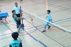 Các học sinh có cơ hội giao lưu và cọ xát kỹ năng cùng các tuyển thủ trường khác. Ảnh: THANH TÙNG