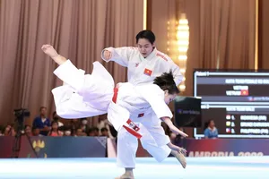 Phần thi của đội tuyển karate Việt Nam tại SEA Games 32. Ảnh: DŨNG PHƯƠNG 