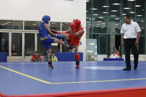 Các VĐV nội dung tán thủ thi đấu quyết liệt. Ảnh: THANH TÙNG 