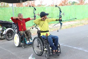 Các cung thủ luyện tập tại CLB thể thao NKT quận 12. Ảnh: THANH TÙNG