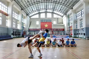 Một buổi tập luyện của các võ sĩ trẻ. Ảnh: DŨNG PHƯƠNG 