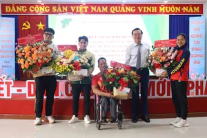 Đoàn đại biểu Ban Tuyên giáo và Dân vận Thành ủy TPHCM thăm và chúc mừng tập thể và cá nhân ngành TDTT 