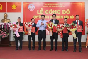 Cục trưởng Cục TDTT Việt Nam Đặng Hà Việt trao quyết định bổ nhiệm Ban Giám đốc Trung tâm Huấn luyện thể thao quốc gia 