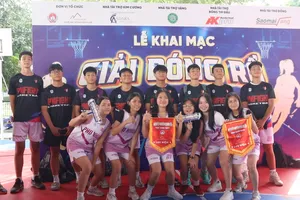 Các VĐV hào hứng trước giờ thi đấu. Ảnh: THANH TÙNG 