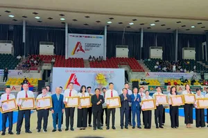 Các thành viên đội tuyển pencak silat quốc gia được trao tặng Huân chương Lao động từ Chủ tịch nước