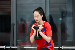 Phụ công Lê Thanh Thúy tập thể lực chuẩn bị cho SEA Games 33. Ảnh: DŨNG PHƯƠNG