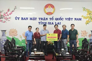 Anh Ngô Văn Đông – TGĐ Công ty dẫn đầu đoàn công tác trao cứu trợ cho người dân tỉnh Gia Lai