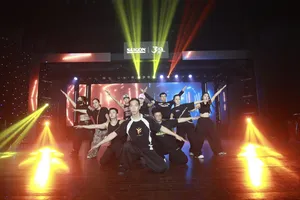 Vũ đoàn tổng duyệt cho đêm gala. Ảnh: DŨNG PHƯƠNG 